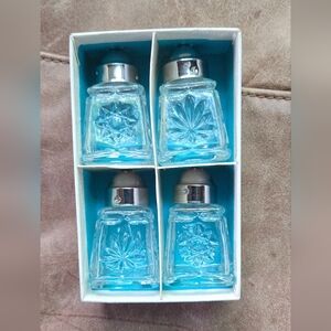 Set of 4 Mint Condition Anchor Hocking Salt/pepper Shakers